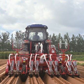 8 row pneumatic carrot seeder4